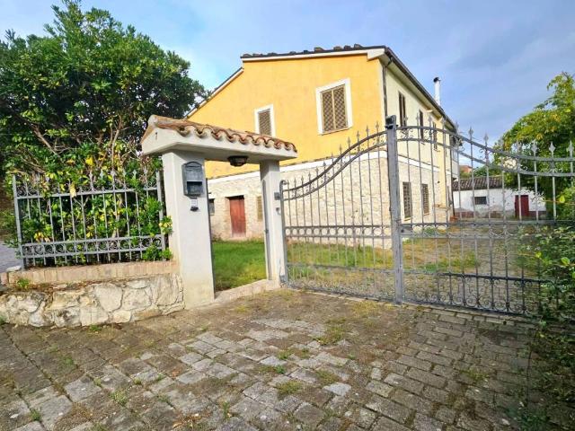 Villa in vendita a Teramo TE