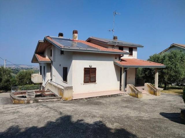 Villa in vendita a Teramo TE