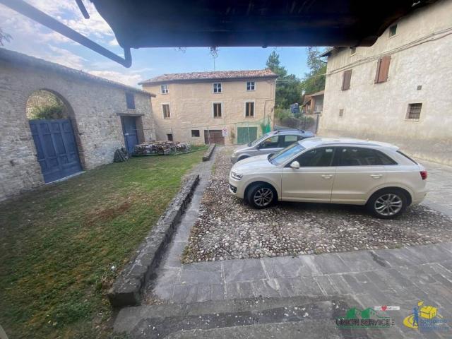 Casa indipendente in vendita a Terenzo PR