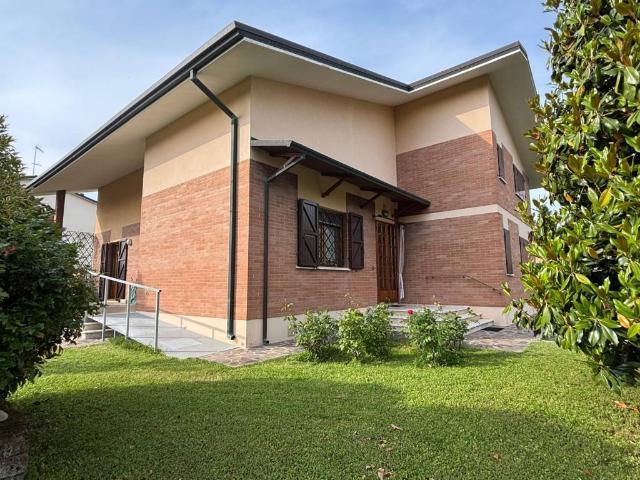 Villa in vendita a Terre del Reno FE