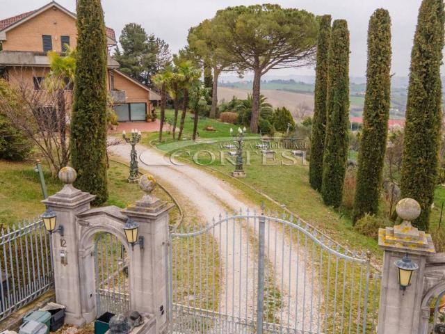 Villa in vendita a Terre Roveresche PU