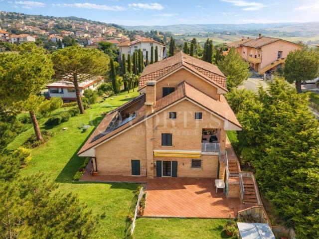 Villa in vendita a Terre Roveresche PU