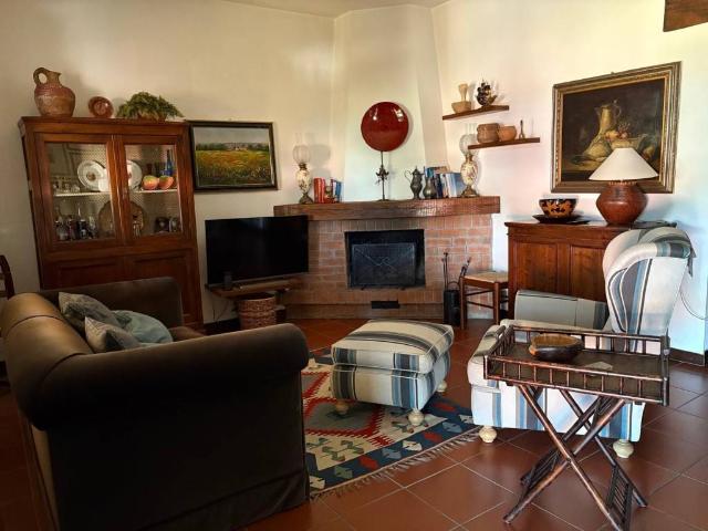 Villa in vendita a Tizzano Val Parma PR