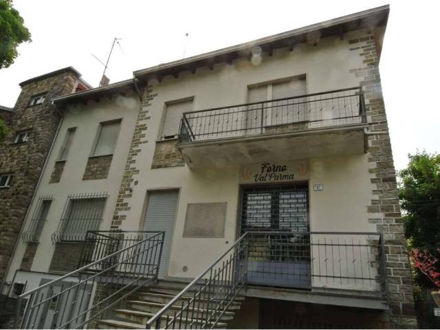 Villa in vendita a Tizzano Val Parma PR
