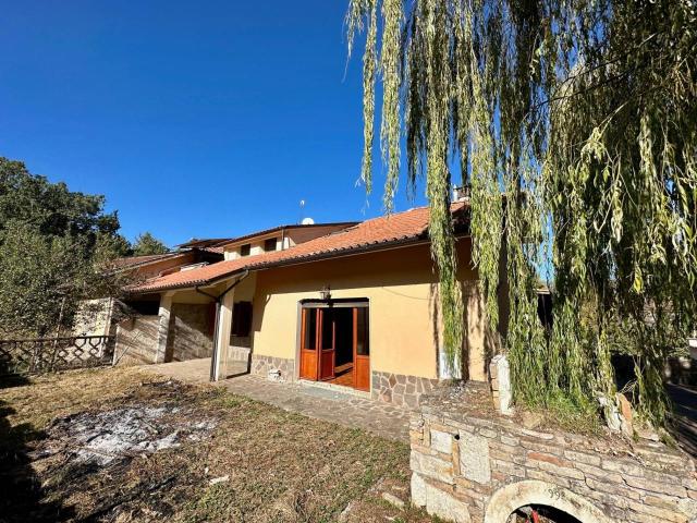 Villa in vendita a Tione Degli Abruzzi