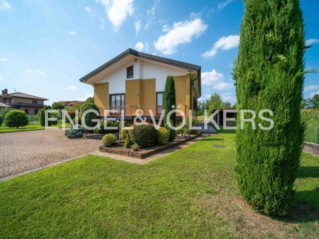 Villa in vendita a Tradate VA