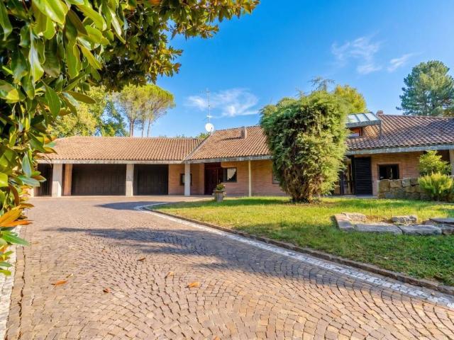 Villa in vendita a Tradate VA