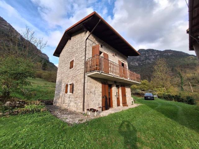 Villa in vendita a Tramonti di Sotto PN