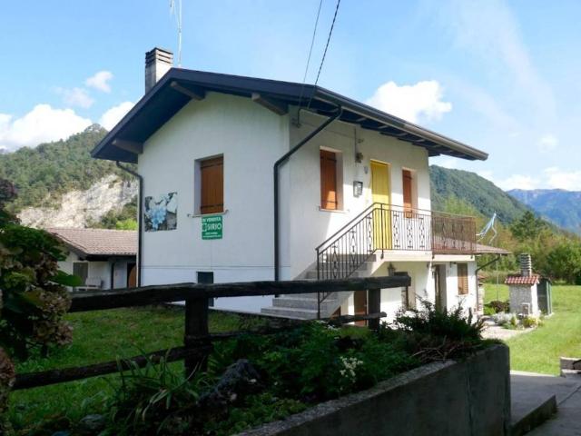 Villa in vendita a Tramonti di Sotto PN
