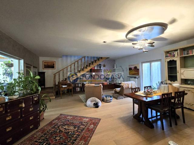 Villa in vendita a Travacò Siccomario PV