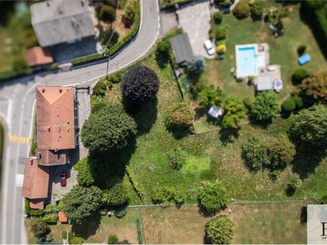 Villa in vendita a Travedona Monate VA
