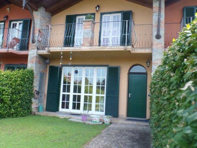 Villa in vendita a Travedona Monate VA