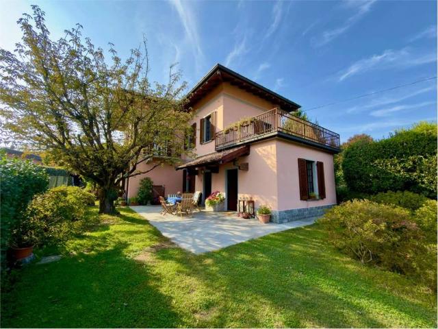 Villa in vendita a Travedona Monate VA