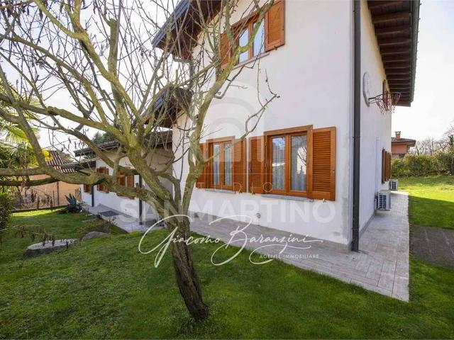 Villa in vendita a Travedona Monate VA
