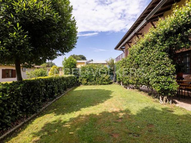 Villa in vendita a Travedona Monate VA