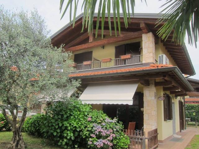 Villa in vendita a Travedona Monate VA