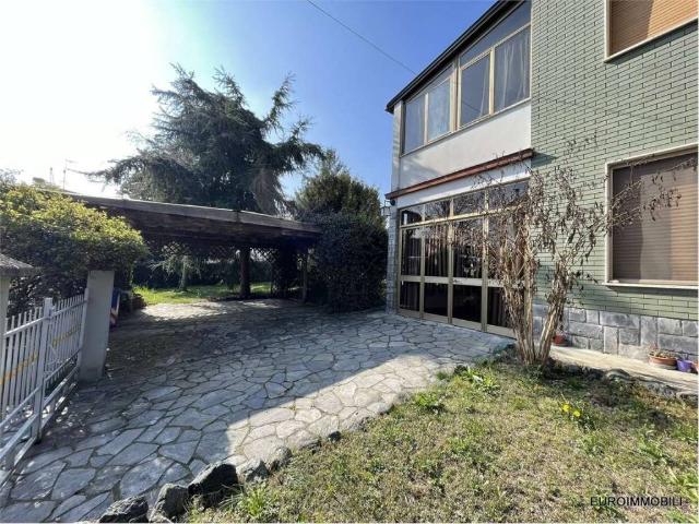 Villa in vendita a Traversetolo PR