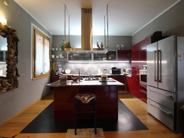 Villa in vendita a Traversetolo PR