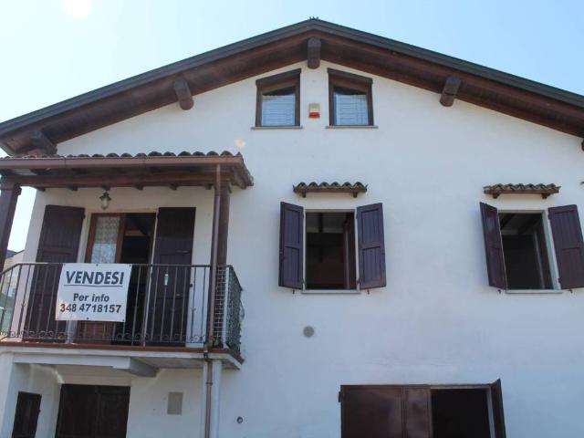Villa in vendita a Traversetolo PR