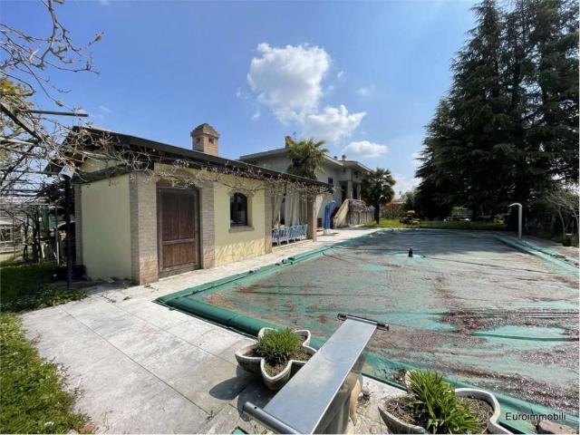 Villa in vendita a Traversetolo PR
