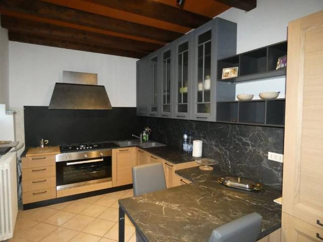 Villa in vendita a Traversetolo PR