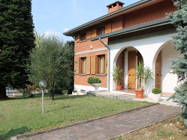 Villa in vendita a Traversetolo PR