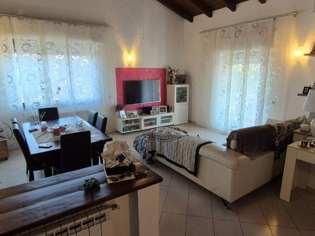 Villa in vendita a Trecate NO