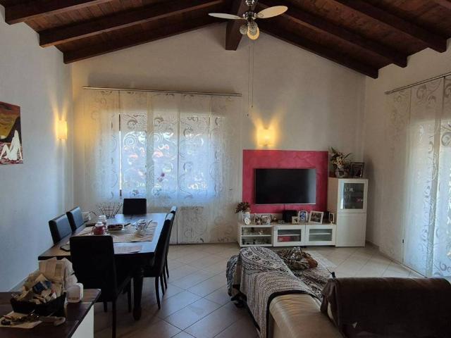 Villa in vendita a Trecate NO
