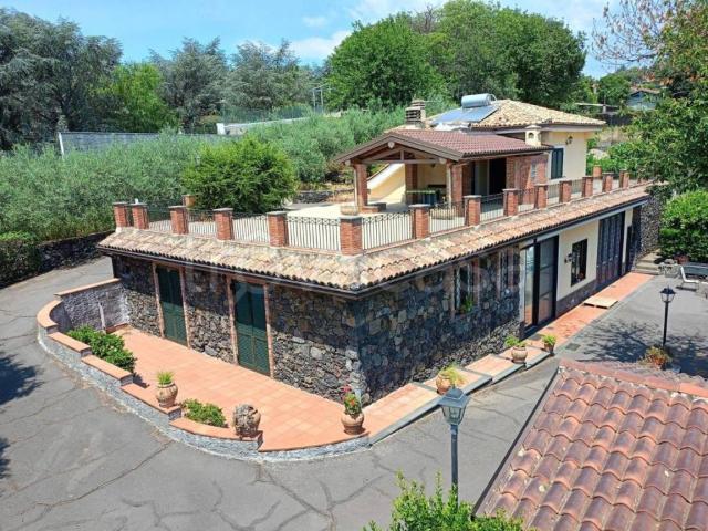 Villa in vendita a Trecastagni CT