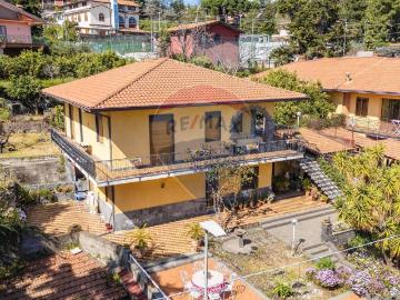 Villa in vendita a Trecastagni CT