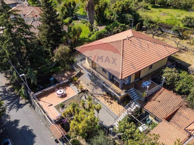 Villa in vendita a Trecastagni CT