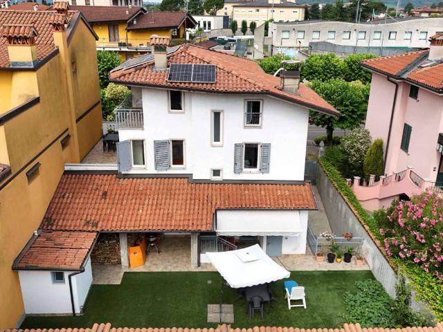 Villa in vendita a Trescore Balneario BG