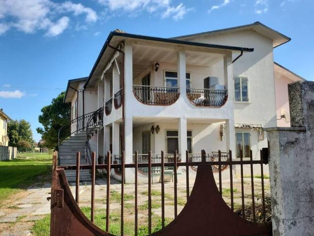 Casa indipendente in vendita a Tresignana FE