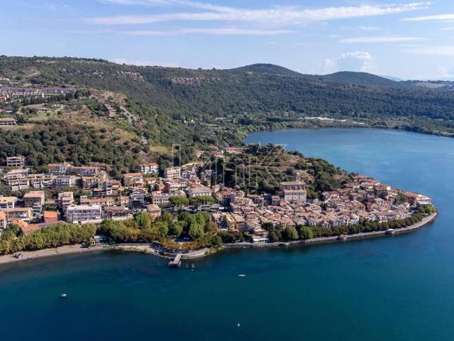 Villa in vendita a Trevignano Romano RM
