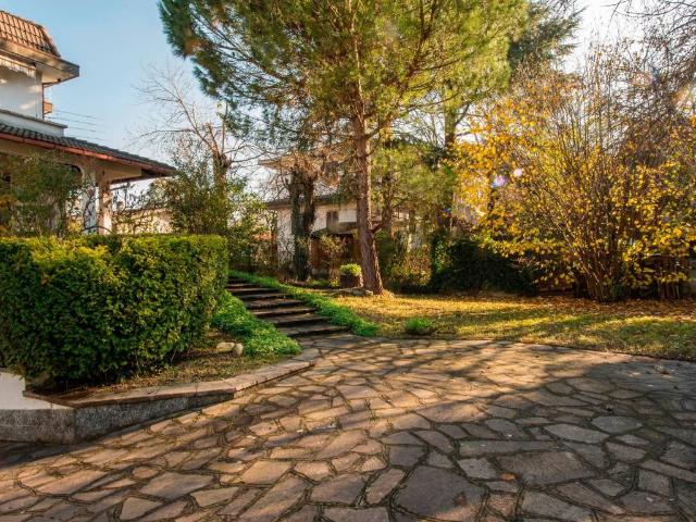 Villa in vendita a Trezzano sul Naviglio MI