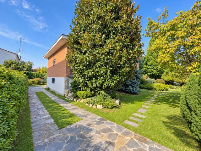 Villa in vendita a Trezzano sul Naviglio MI
