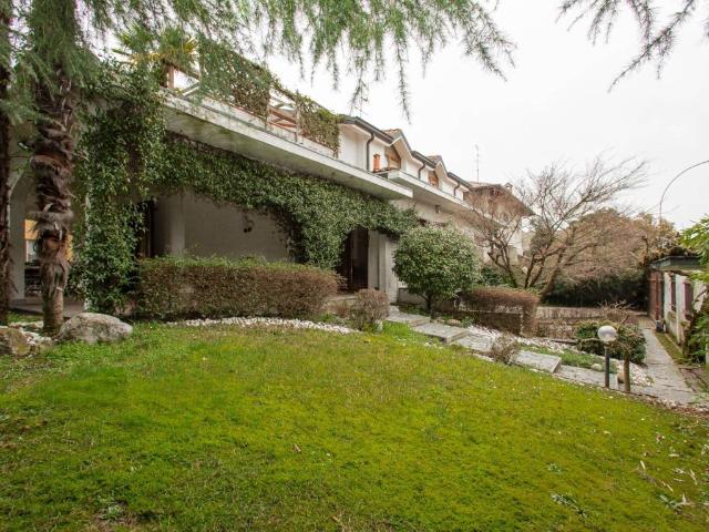 Villa in vendita a Trezzano sul Naviglio MI
