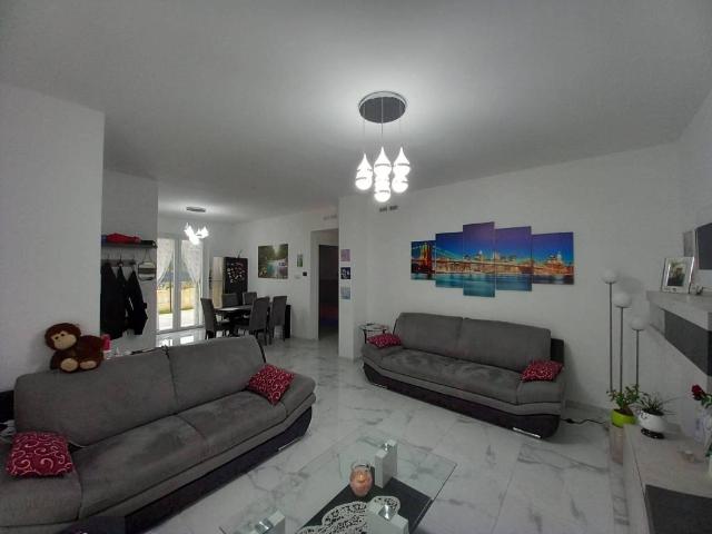 Villa in vendita a Trezzano Rosa MI