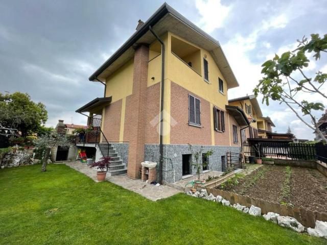 Villa in vendita a Trezzano Rosa MI