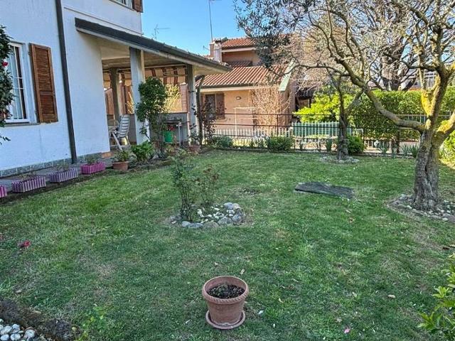 Villa in vendita a Trezzano Rosa MI