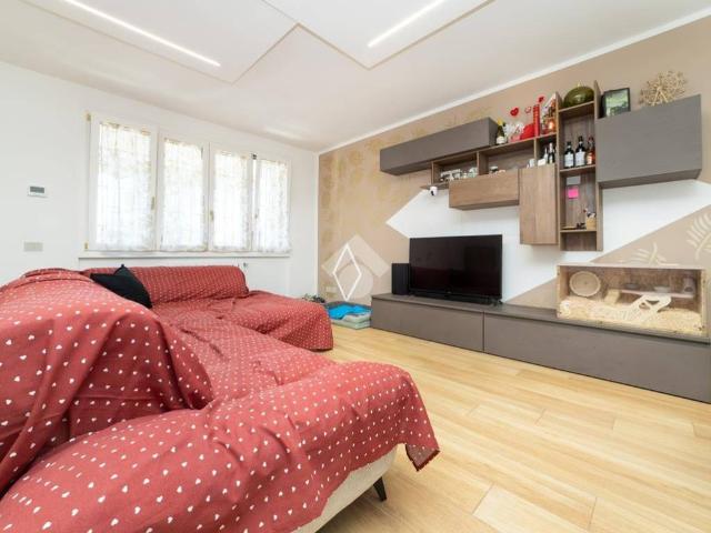 Villa in vendita a Trezzano Rosa MI