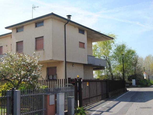 Villa in vendita a Trezzo sull'Adda MI