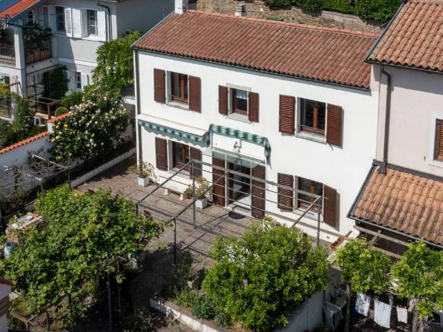 Villa in vendita a Trieste TS