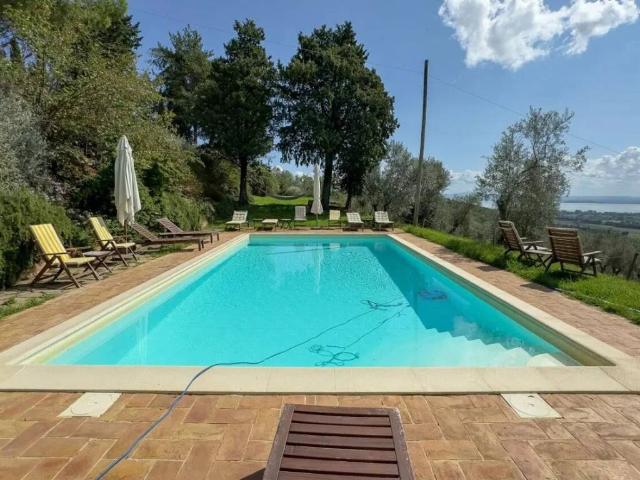 Villa in vendita a Tuoro sul Trasimeno PG
