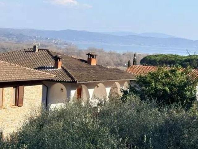Villa in vendita a Tuoro sul Trasimeno PG