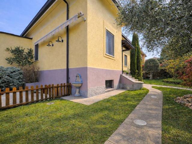 Villa in vendita a Turate CO