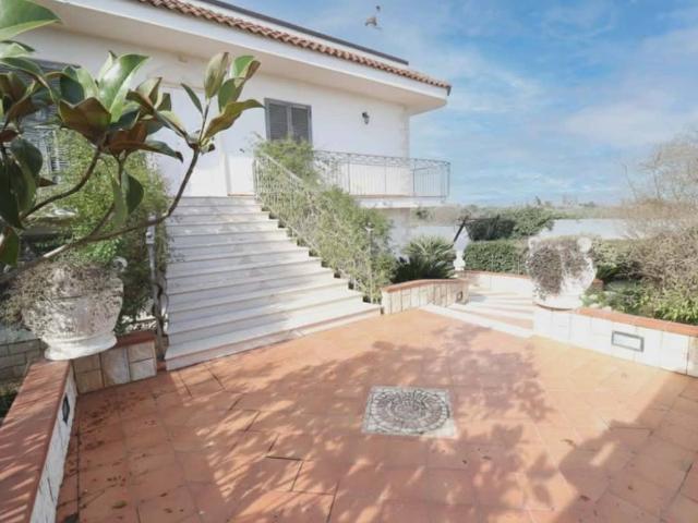 Villa in vendita a Turi BA