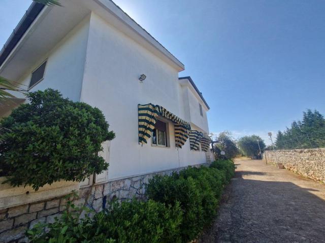 Villa in vendita a Turi BA