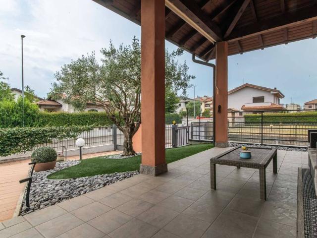 Villa in vendita a Uboldo VA