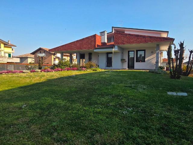 Villa in vendita a Uboldo VA